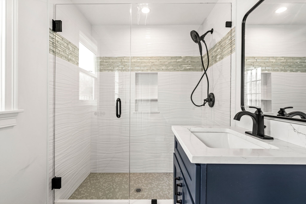 Boston, Massachusetts, 02132, United States, 3 Bedrooms Bedrooms, ,2 BathroomsBathrooms,Residential,For Sale,1898470