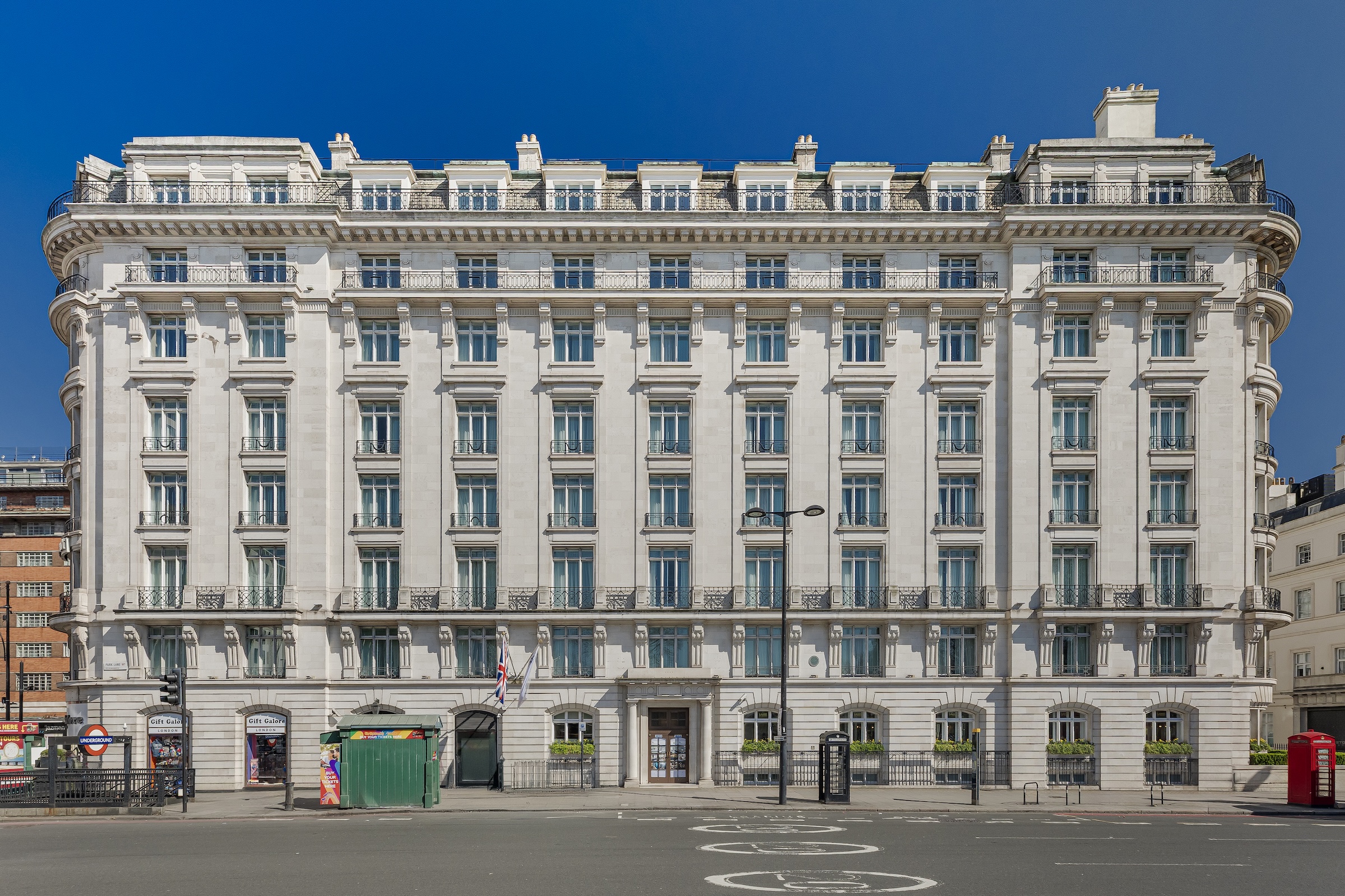 Two-bedroom apartment with sweeping views of Hyde Park 