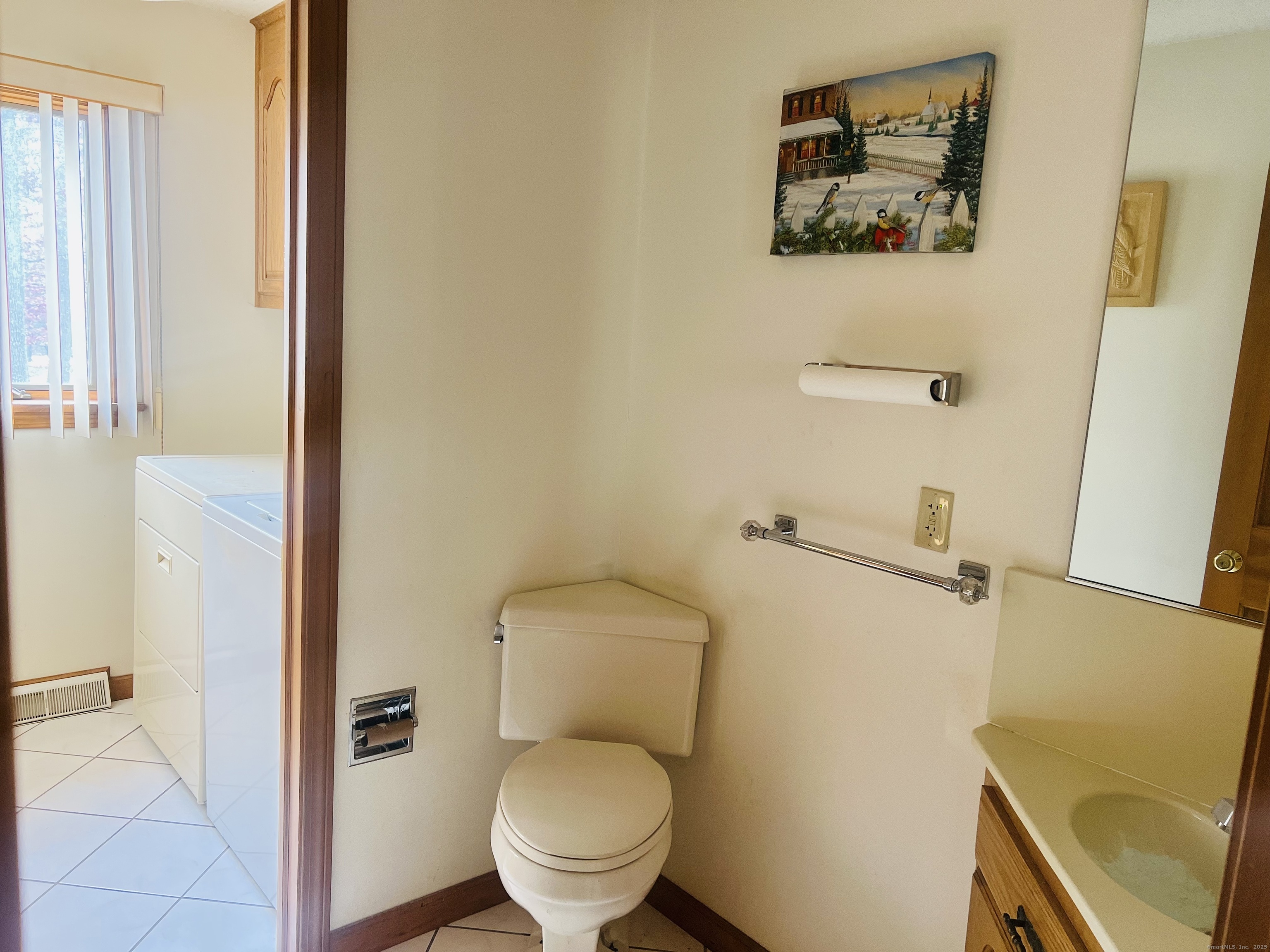 Hebron, Connecticut, 06248, United States, 3 Bedrooms Bedrooms, ,3 BathroomsBathrooms,Residential,For Sale,1991663