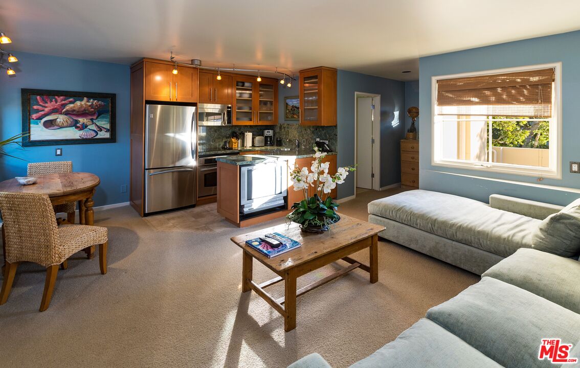 Malibu, California, 90265, United States, 4 Bedrooms Bedrooms, ,6 BathroomsBathrooms,Residential,For Sale,1912115