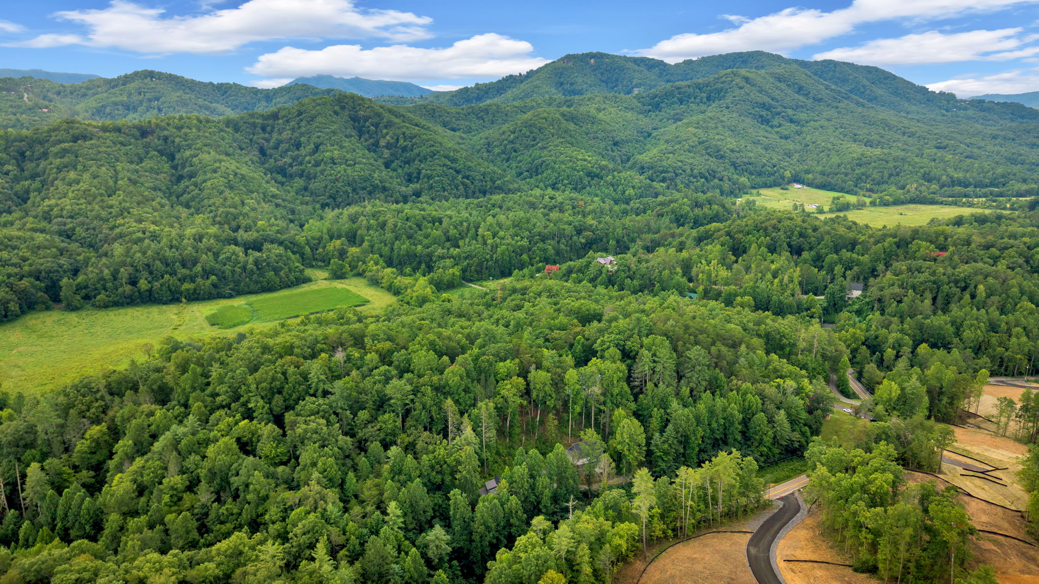 Sevierville, Tennessee, 37862, United States, 4 Bedrooms Bedrooms, ,6 BathroomsBathrooms,Residential,For Sale,1982838