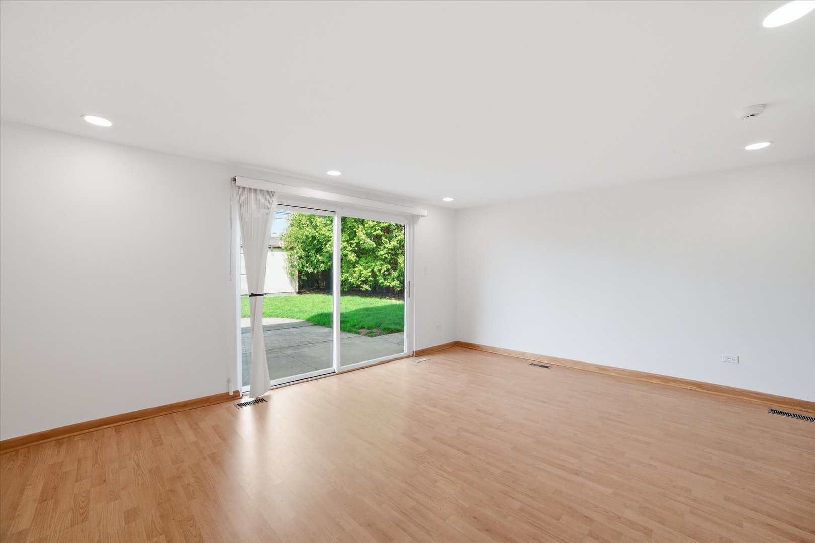 Skokie, Illinois, 60076, United States, 4 Bedrooms Bedrooms, ,2 BathroomsBathrooms,Residential,For Sale,2049150