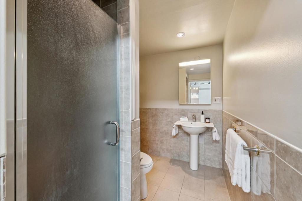 Daly City, California, 94014, United States, 3 Bedrooms Bedrooms, ,2 BathroomsBathrooms,Residential,For Sale,2028412