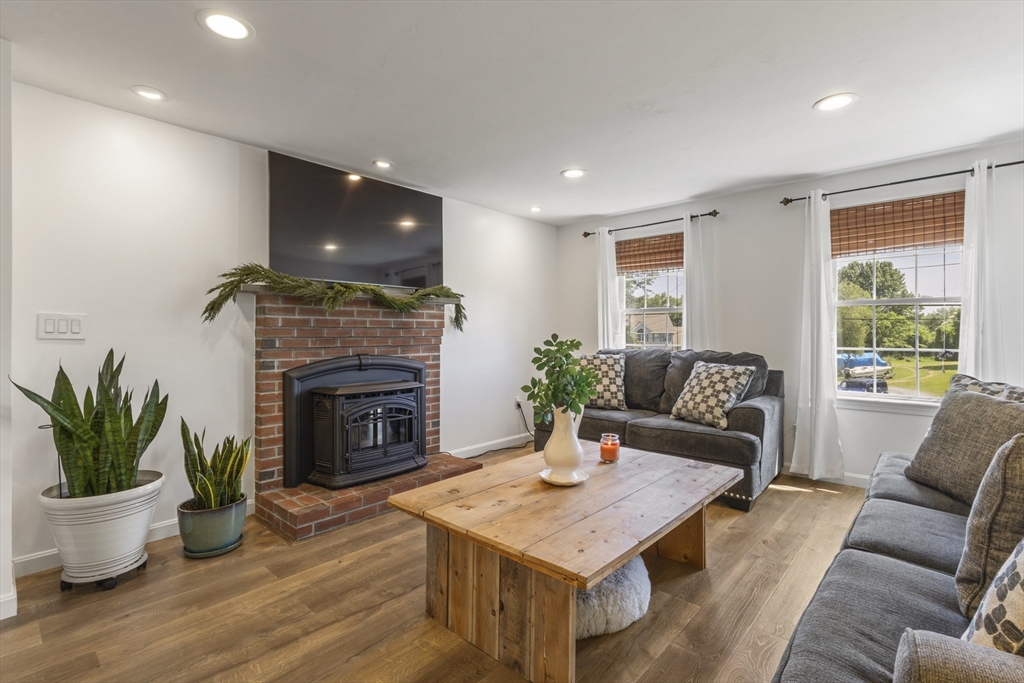 Bellingham, Massachusetts, 02019, United States, 3 Bedrooms Bedrooms, ,3 BathroomsBathrooms,Residential,For Sale,1938371