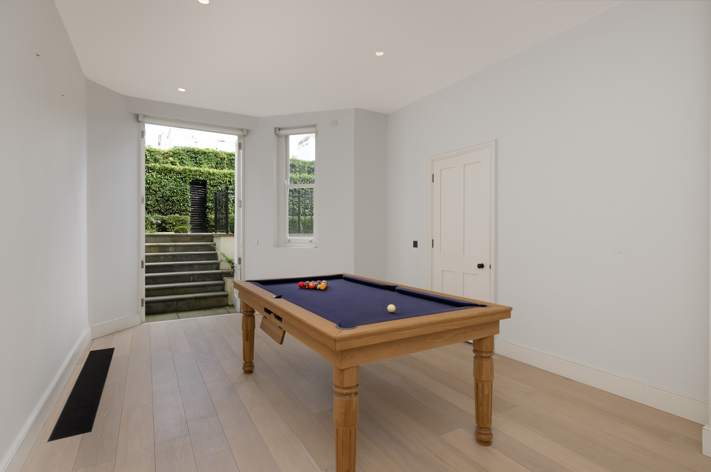  White Stucco Villa on Holland Park with Leisure Complex and Private Lift - 物件實景