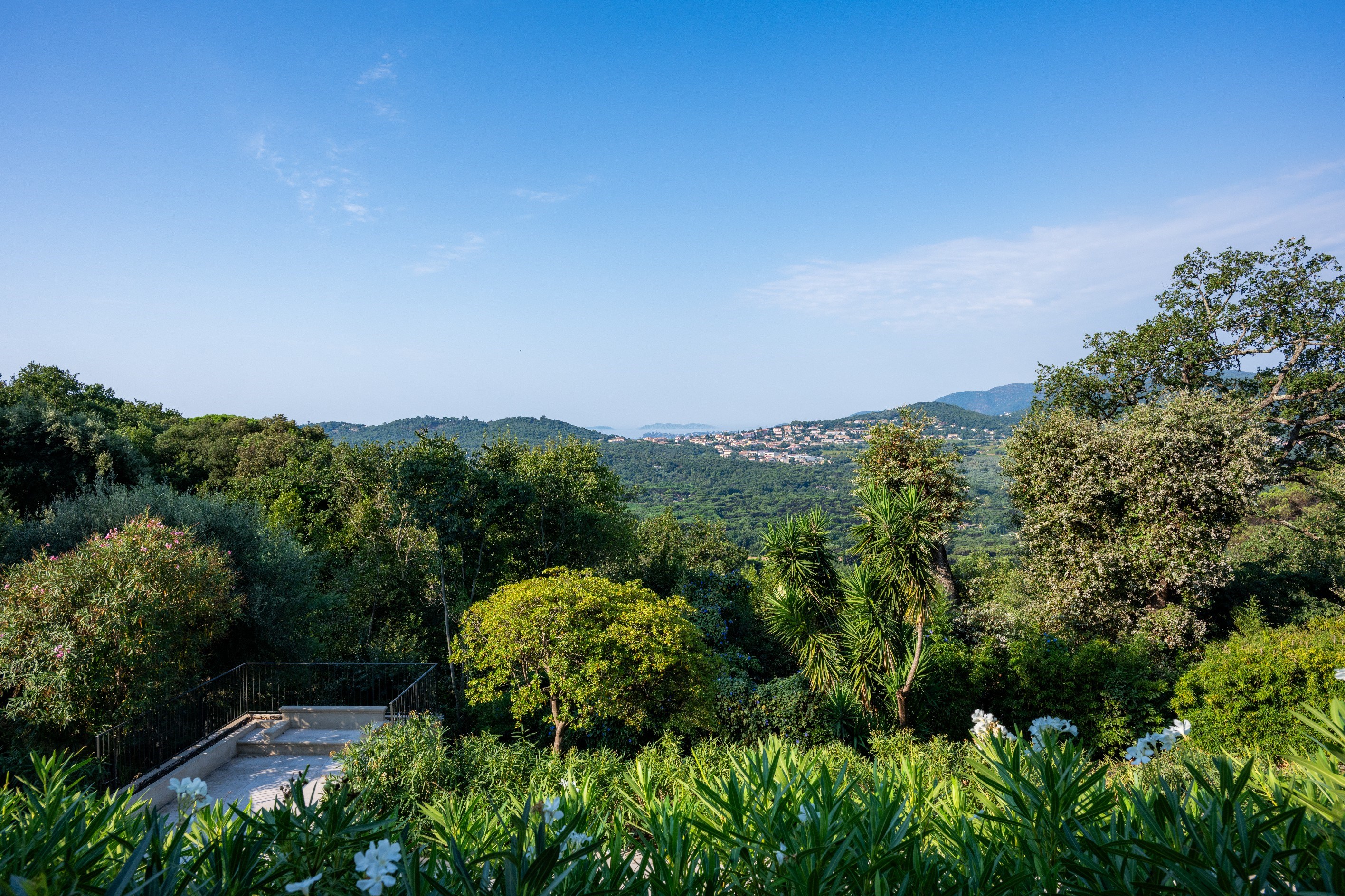  Contemporary bastide with open views and glimpse of the sea walking distance to… - 物件實景