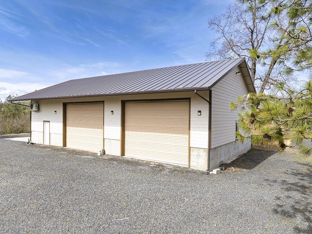 Grants Pass, Oregon, 97526, United States, 4 Bedrooms Bedrooms, ,6 BathroomsBathrooms,Residential,For Sale,1765933