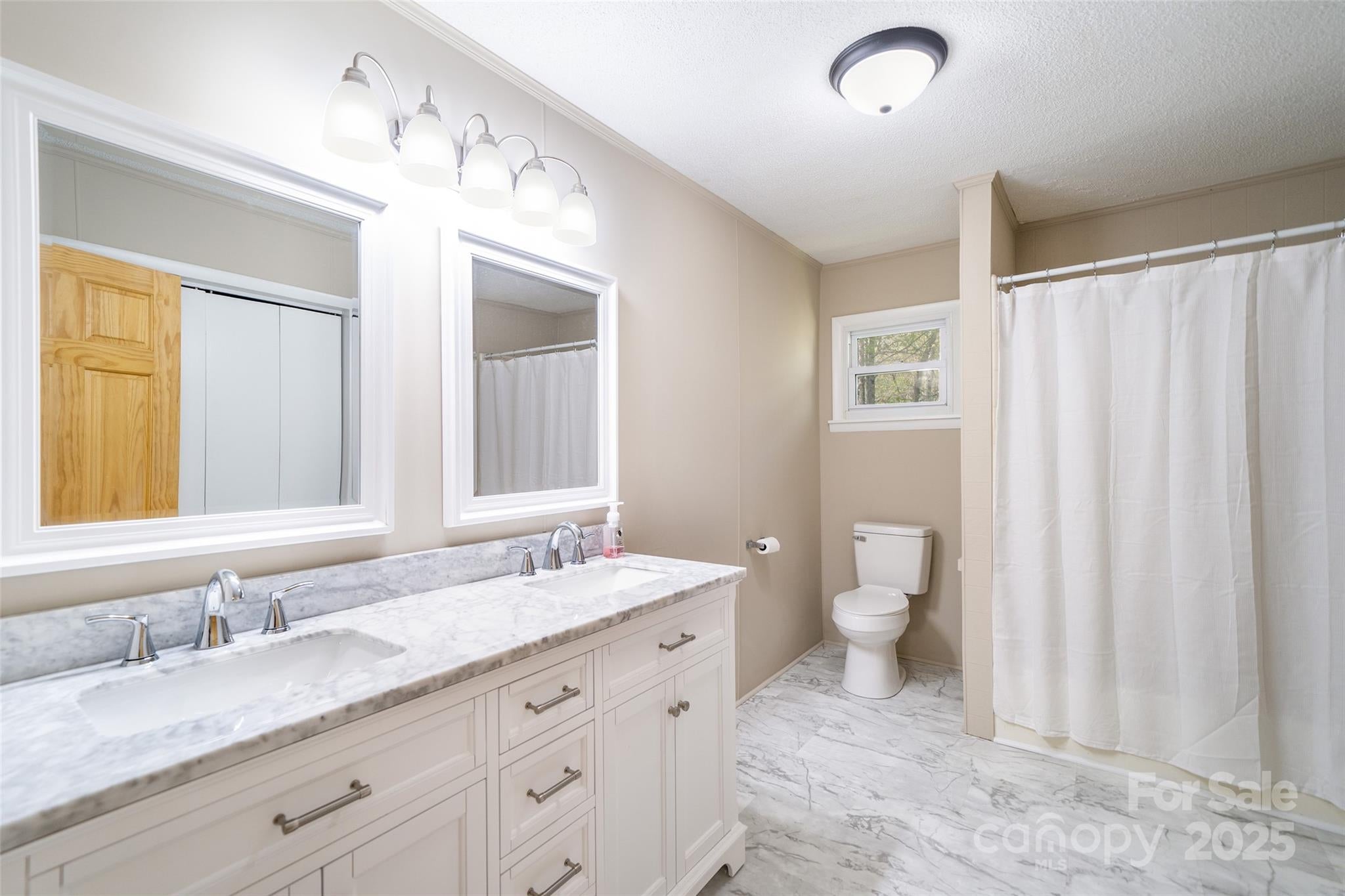 Hendersonville, North Carolina, 28739, United States, 4 Bedrooms Bedrooms, ,3 BathroomsBathrooms,Residential,For Sale,1983643