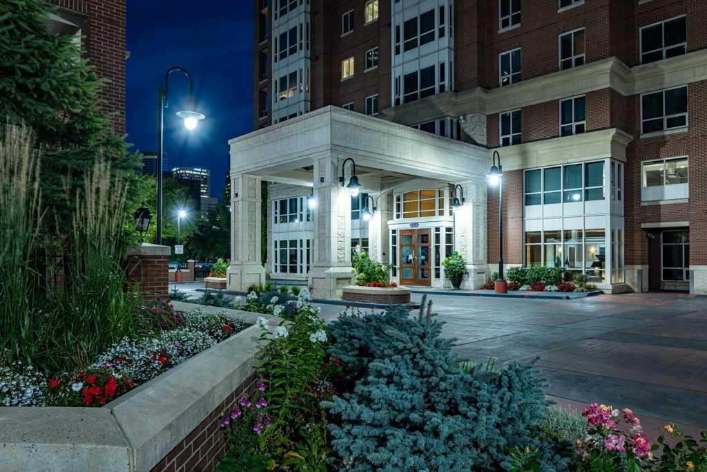 CALGARY, Alberta, T2P 5J9, CA, 2 Bedrooms Bedrooms, ,6 BathroomsBathrooms,Residential,For Sale,1987671