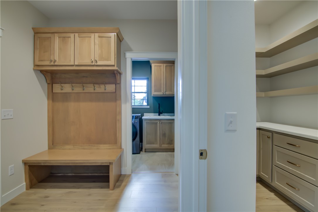 Eau Claire, Wisconsin, 54701, United States, 3 Bedrooms Bedrooms, ,2 BathroomsBathrooms,Residential,For Sale,1984514