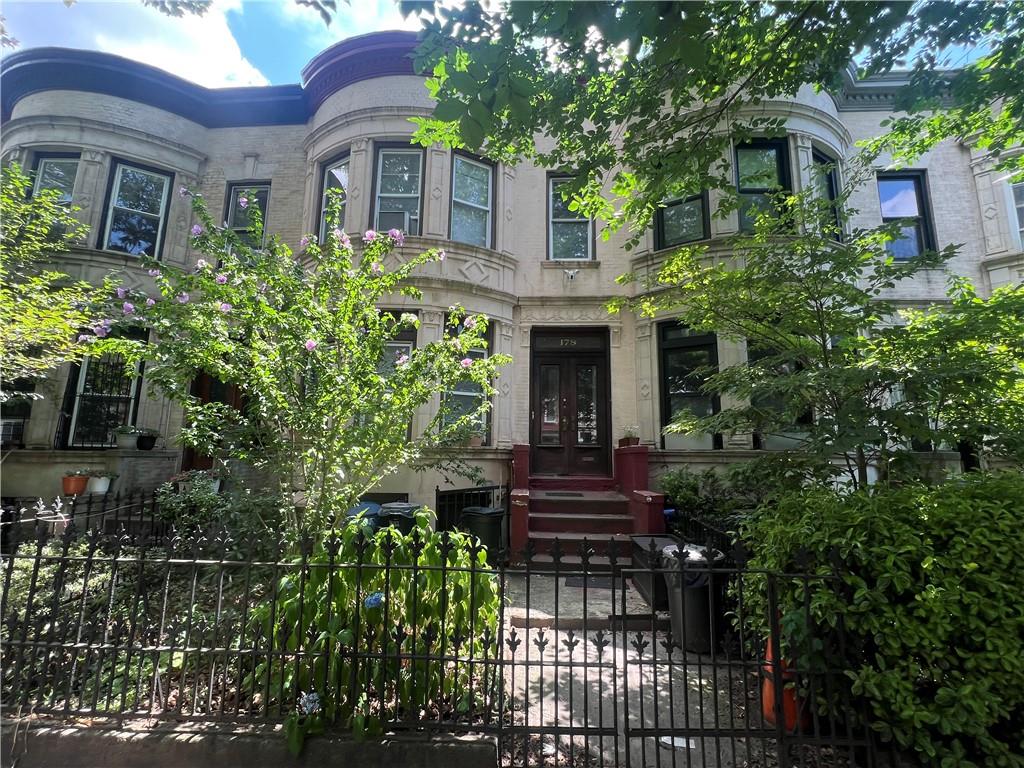 Brooklyn, New York, 11225, United States, 5 Bedrooms Bedrooms, ,2 BathroomsBathrooms,Residential,For Sale,1977206