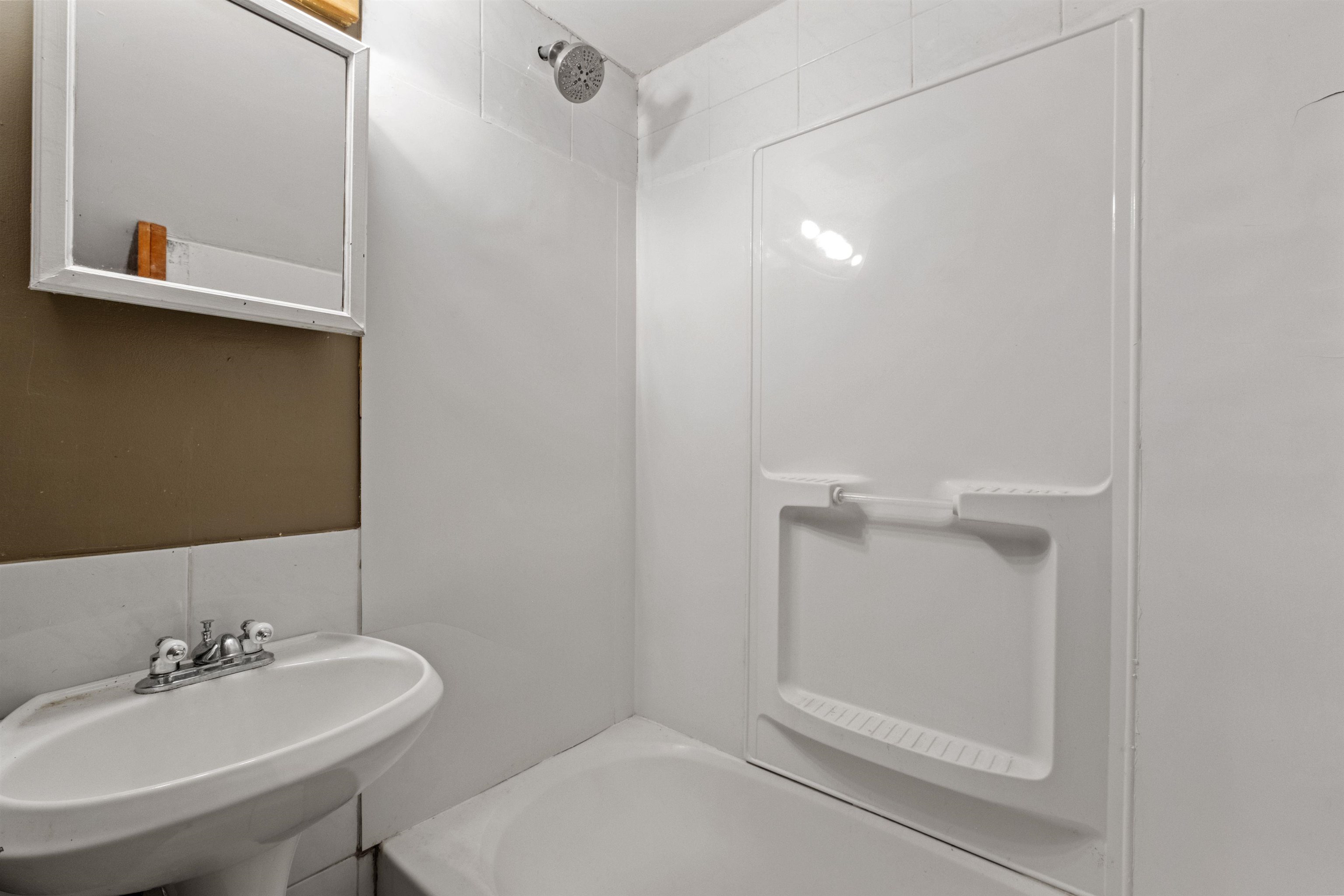 Bradford, New Hampshire, 03221, United States, 4 Bedrooms Bedrooms, ,1 BathroomBathrooms,Residential,For Sale,1924842