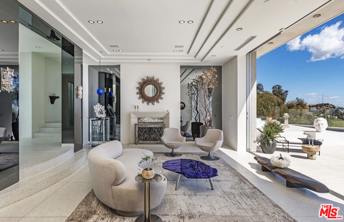 Los Angeles, California, 90069, United States, 3 Bedrooms Bedrooms, ,6 BathroomsBathrooms,Residential,For Sale,1731707