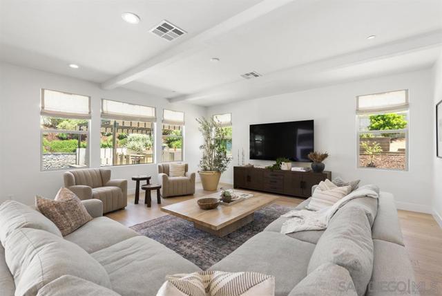 Escondido, California, 92029, United States, 5 Bedrooms Bedrooms, ,5 BathroomsBathrooms,Residential,For Sale,2029971