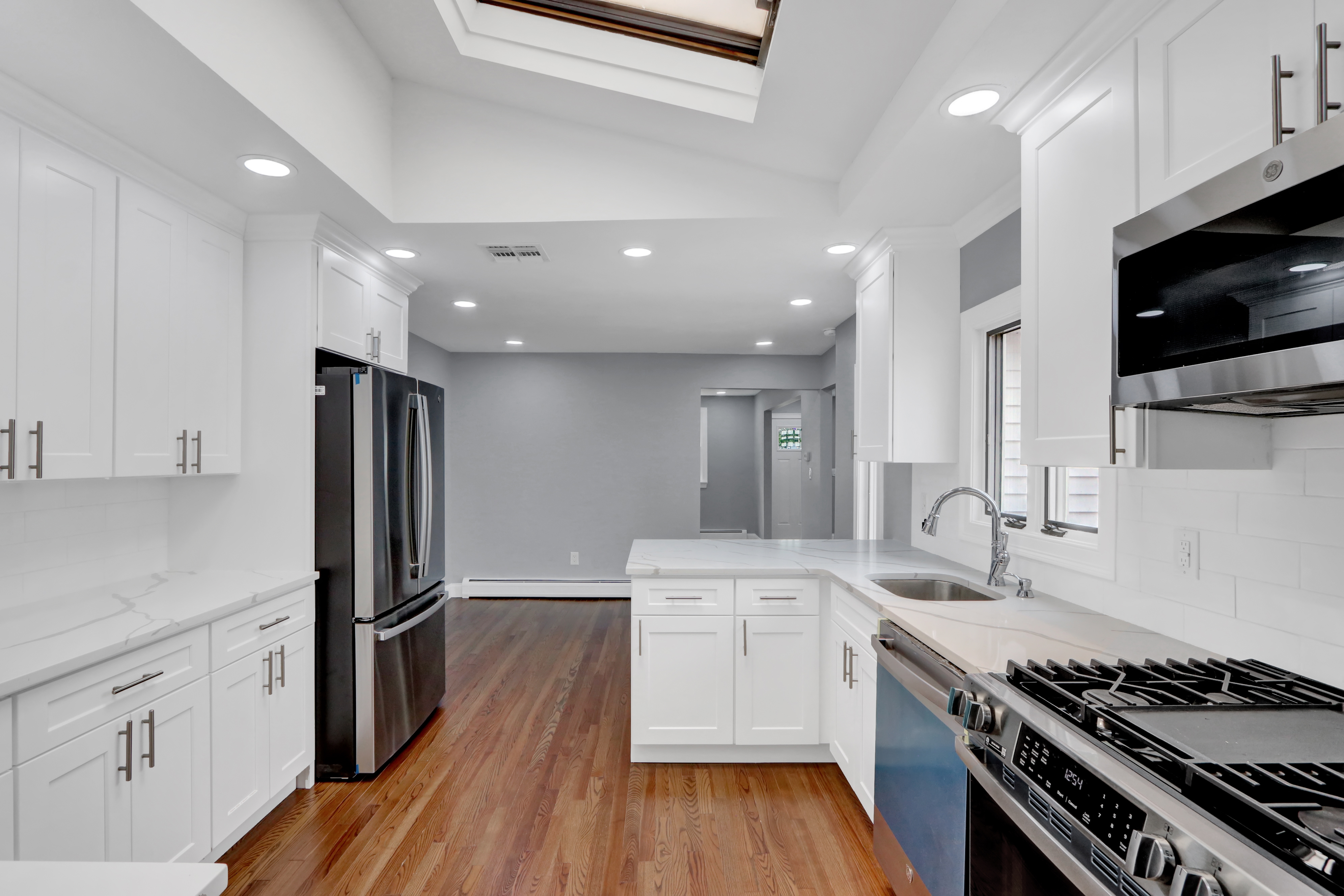 West Islip, New York, 11795, United States, 3 Bedrooms Bedrooms, ,2 BathroomsBathrooms,Residential,For Sale,1920311
