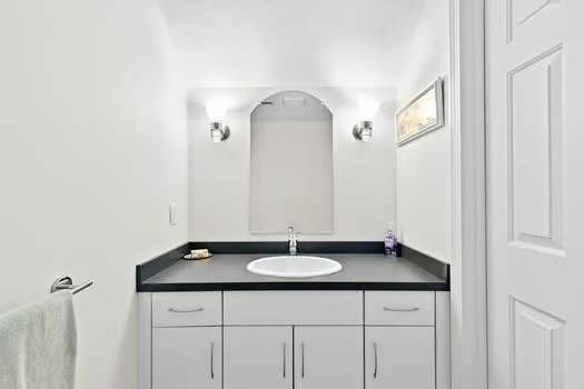 Duxbury, Massachusetts, 02232, United States, 2 Bedrooms Bedrooms, ,3 BathroomsBathrooms,Residential,For Sale,1839812
