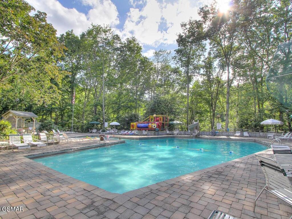 Gatlinburg, Tennessee, 37738, United States, 4 Bedrooms Bedrooms, ,6 BathroomsBathrooms,Residential,For Sale,1976574