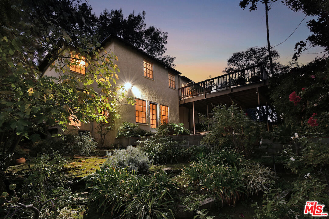 Sherman Oaks, California, 91403, United States, 3 Bedrooms Bedrooms, ,3 BathroomsBathrooms,Residential,For Sale,1989375