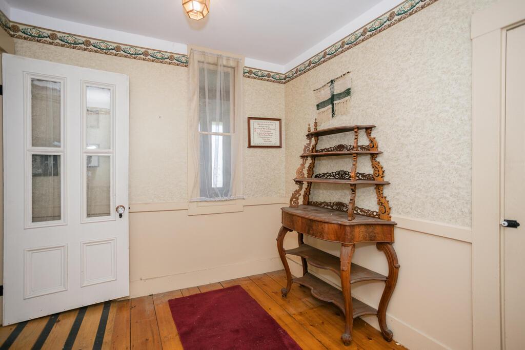 Farmington, Maine, 04938, United States, 5 Bedrooms Bedrooms, ,3 BathroomsBathrooms,Residential,For Sale,1960728