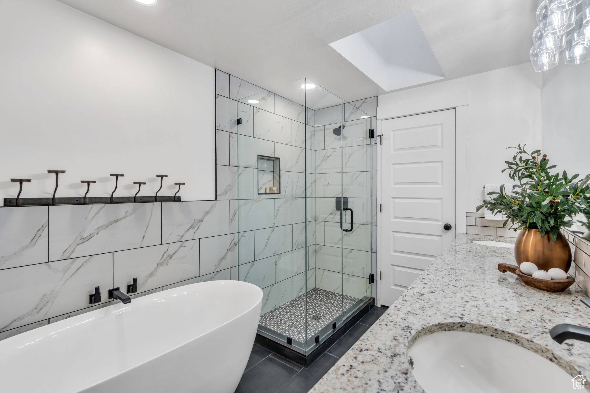Provo, Utah, 84604, United States, 7 Bedrooms Bedrooms, ,2 BathroomsBathrooms,Residential,For Sale,1912581