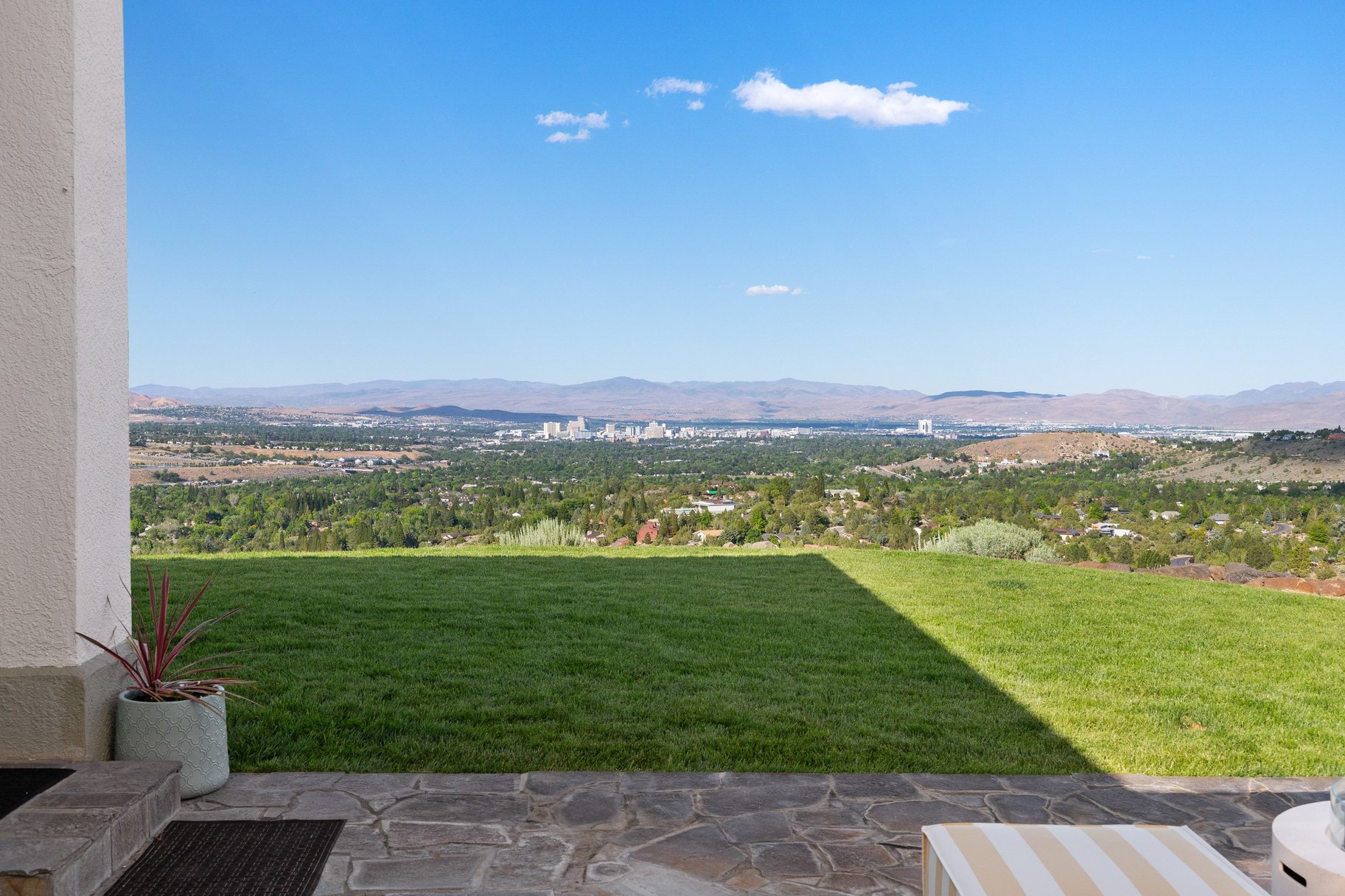 Elevated Living. Endless Views. - 物件實景