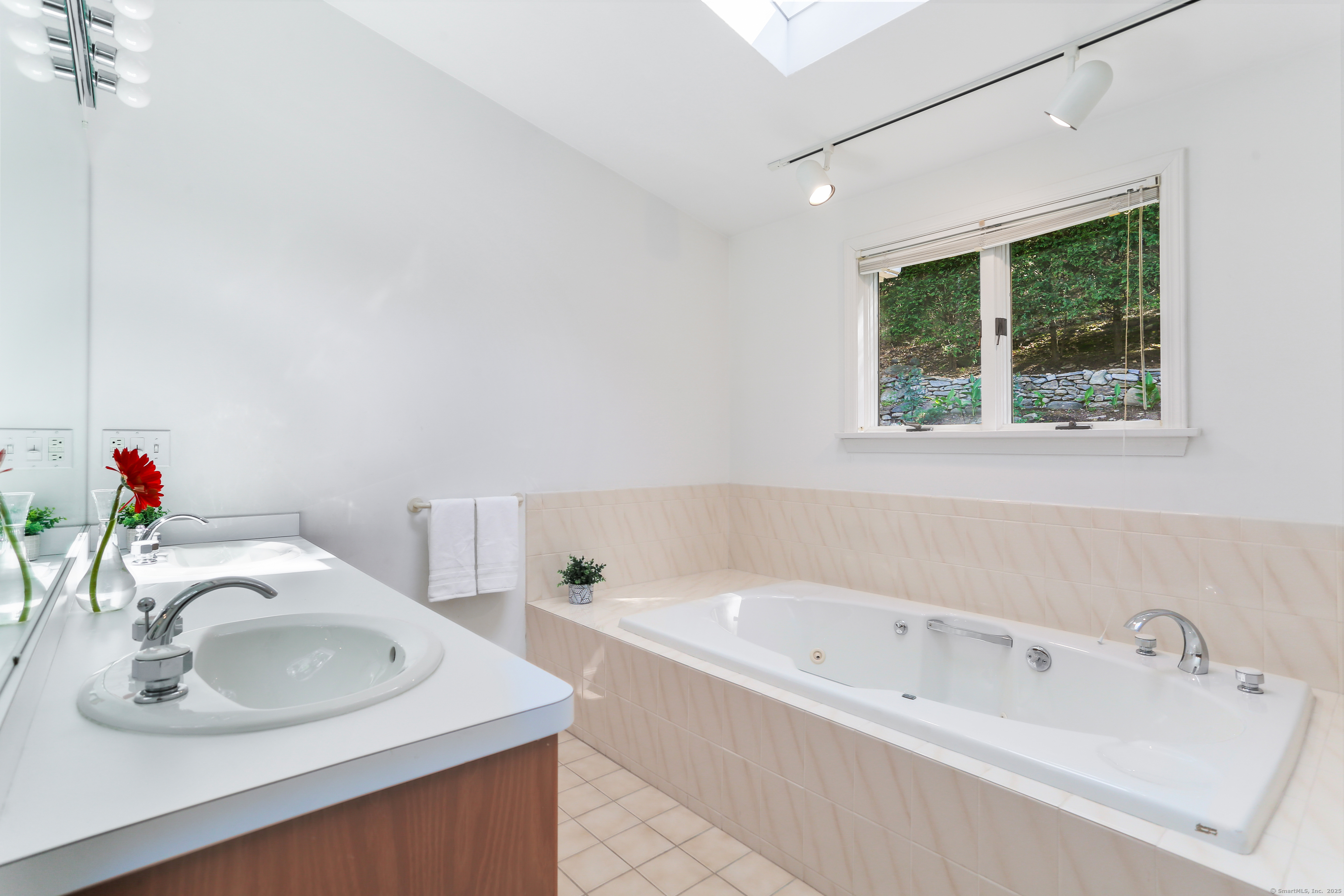 Fairfield, Connecticut, 06825, United States, 4 Bedrooms Bedrooms, ,3 BathroomsBathrooms,Residential,For Sale,1934186