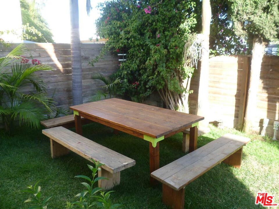 Venice, California, 90291, United States, 2 Bedrooms Bedrooms, ,2 BathroomsBathrooms,Residential,For Sale,1993237