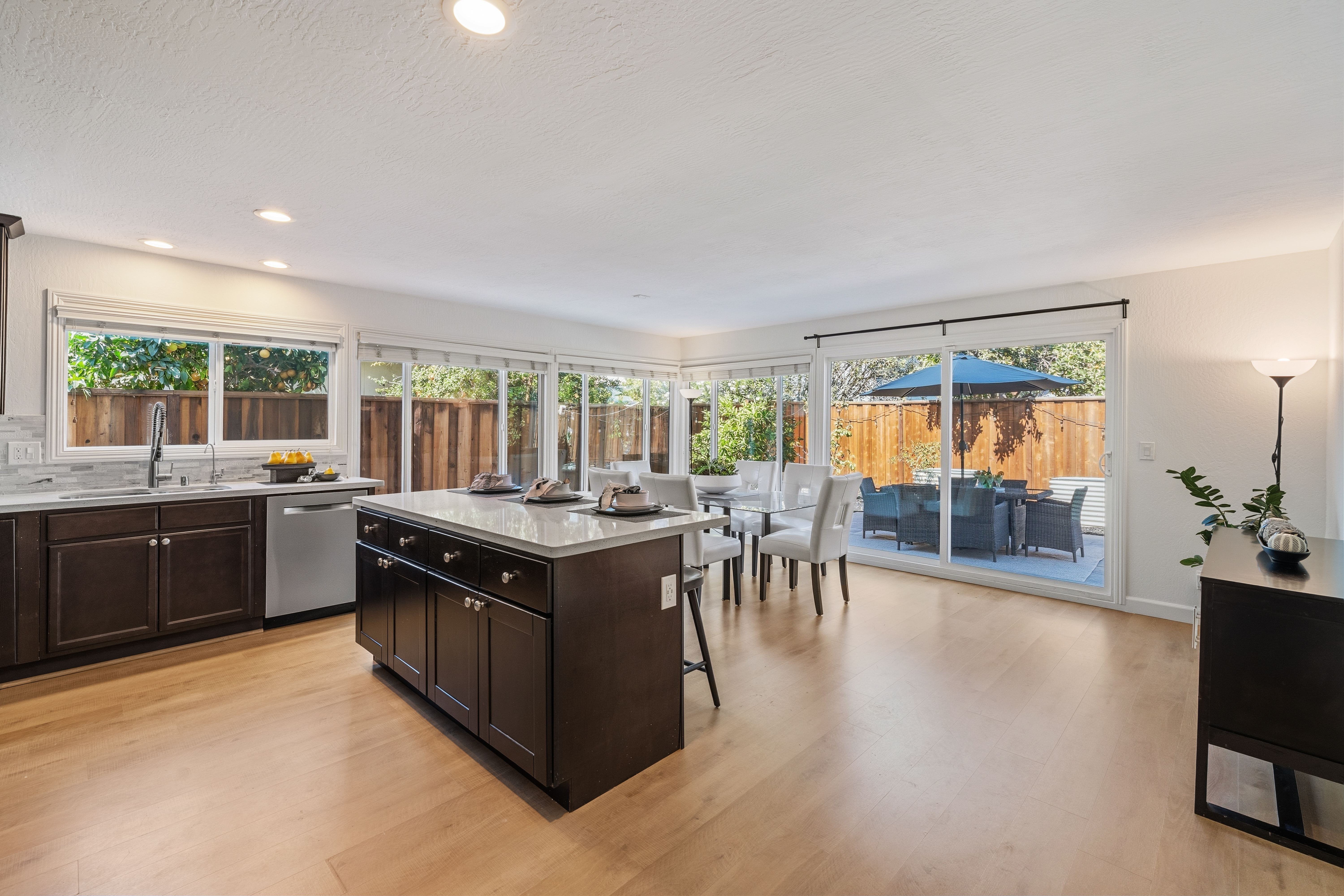  Expansive Vista Park Residence - 物件實景
