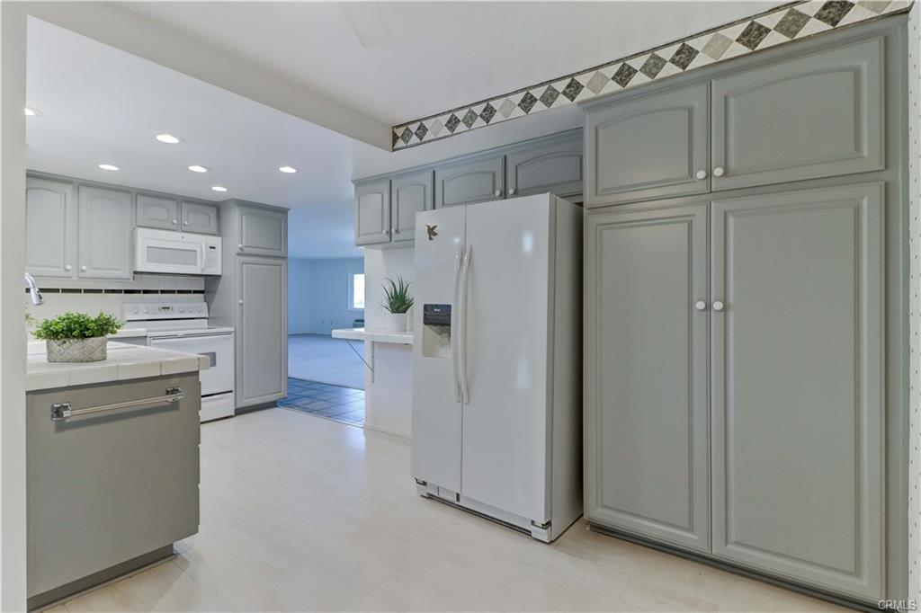 Laguna Woods, California, 92637, United States, 3 Bedrooms Bedrooms, ,Residential,For Sale,2012585