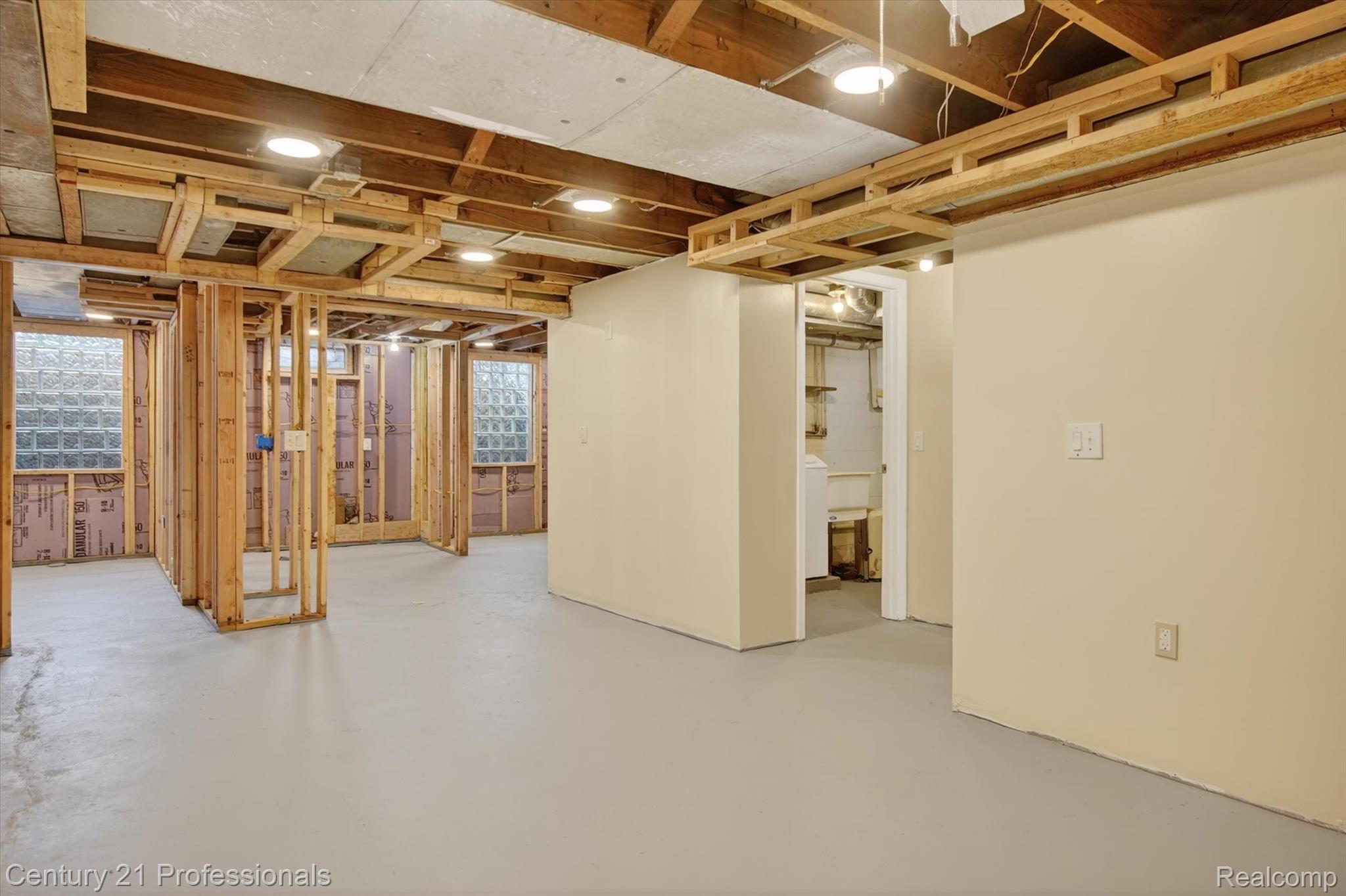 AnnArbor, Michigan, 48103, United States, 3 Bedrooms Bedrooms, ,2 BathroomsBathrooms,Residential,For Sale,2038330