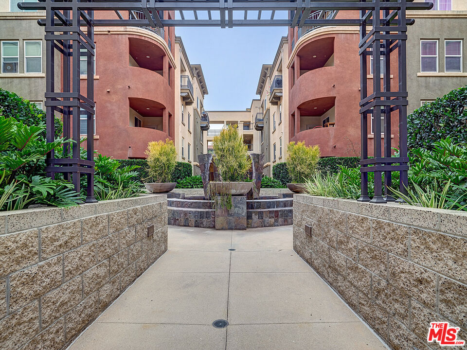 Playa Vista, California, 90094, United States, 2 Bedrooms Bedrooms, ,2 BathroomsBathrooms,Residential,For Sale,1917212