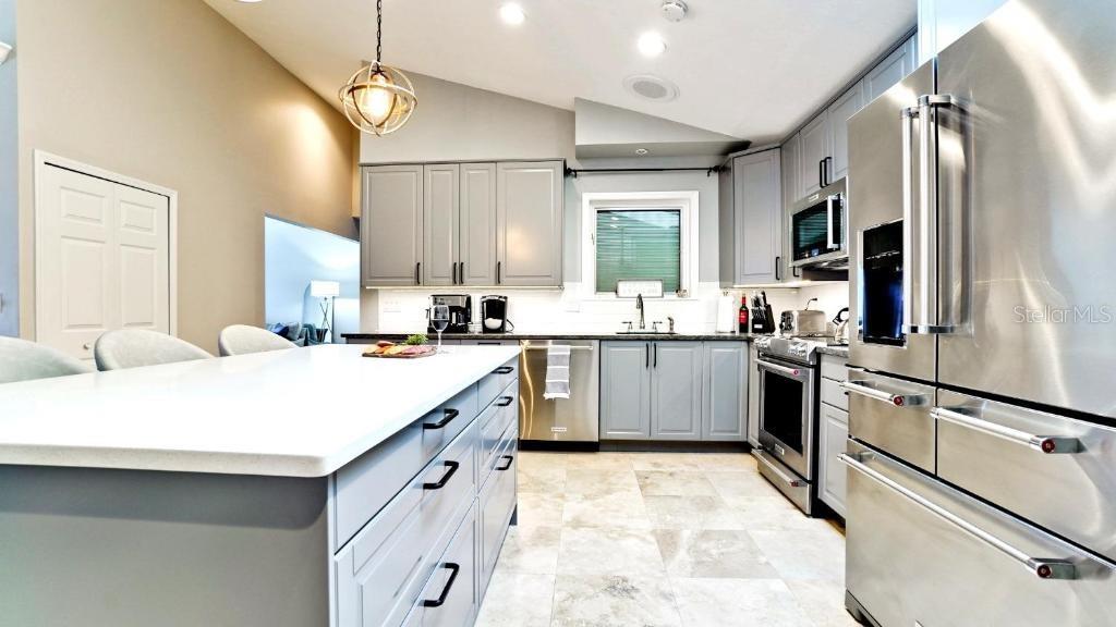 Bradenton, Florida, 34209, United States, 3 Bedrooms Bedrooms, ,4 BathroomsBathrooms,Residential,For Sale,1896605