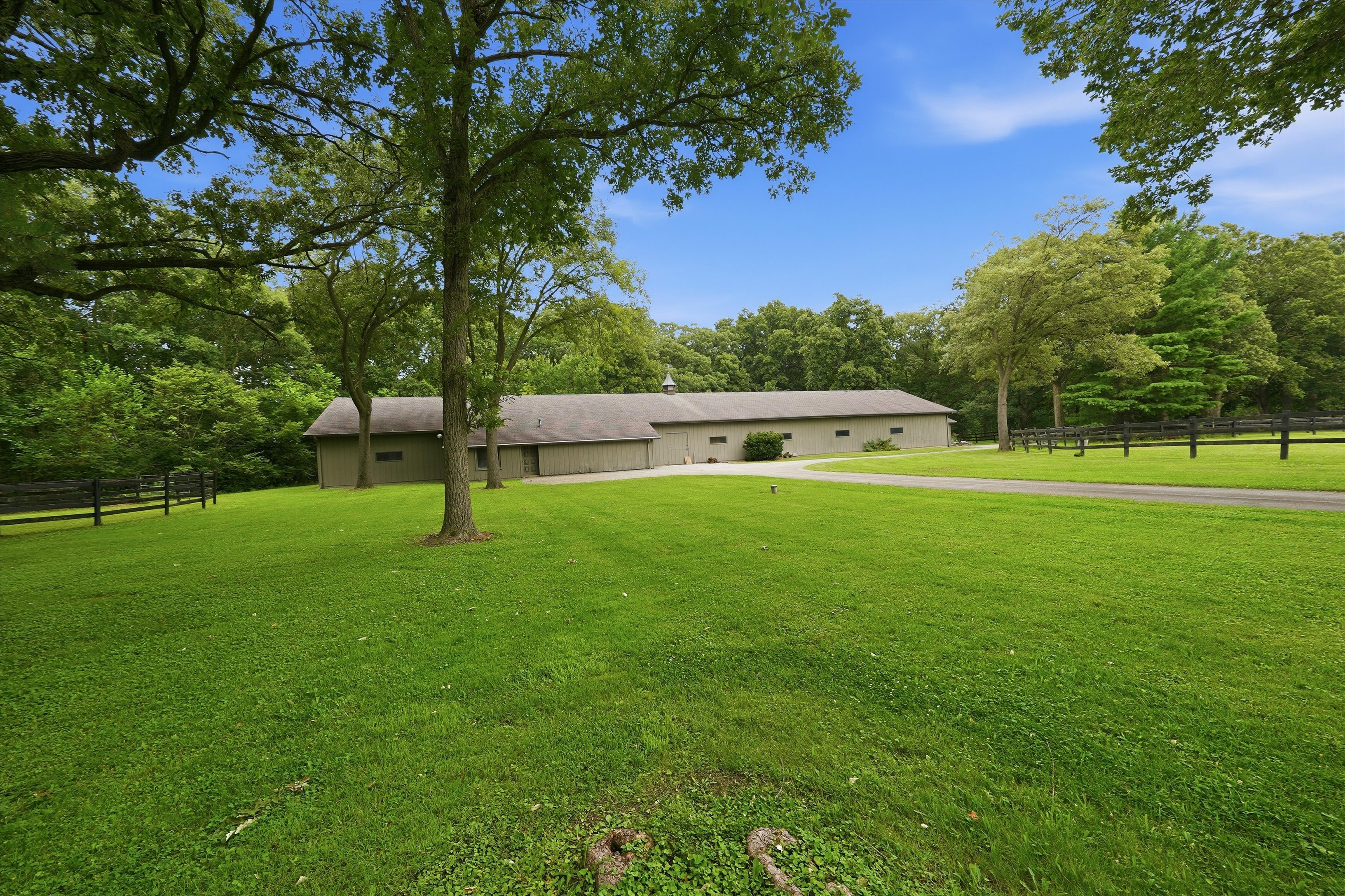  Private Country Estate Situated on Over Nine Acres of Beautiful Open Grounds - 物件實景