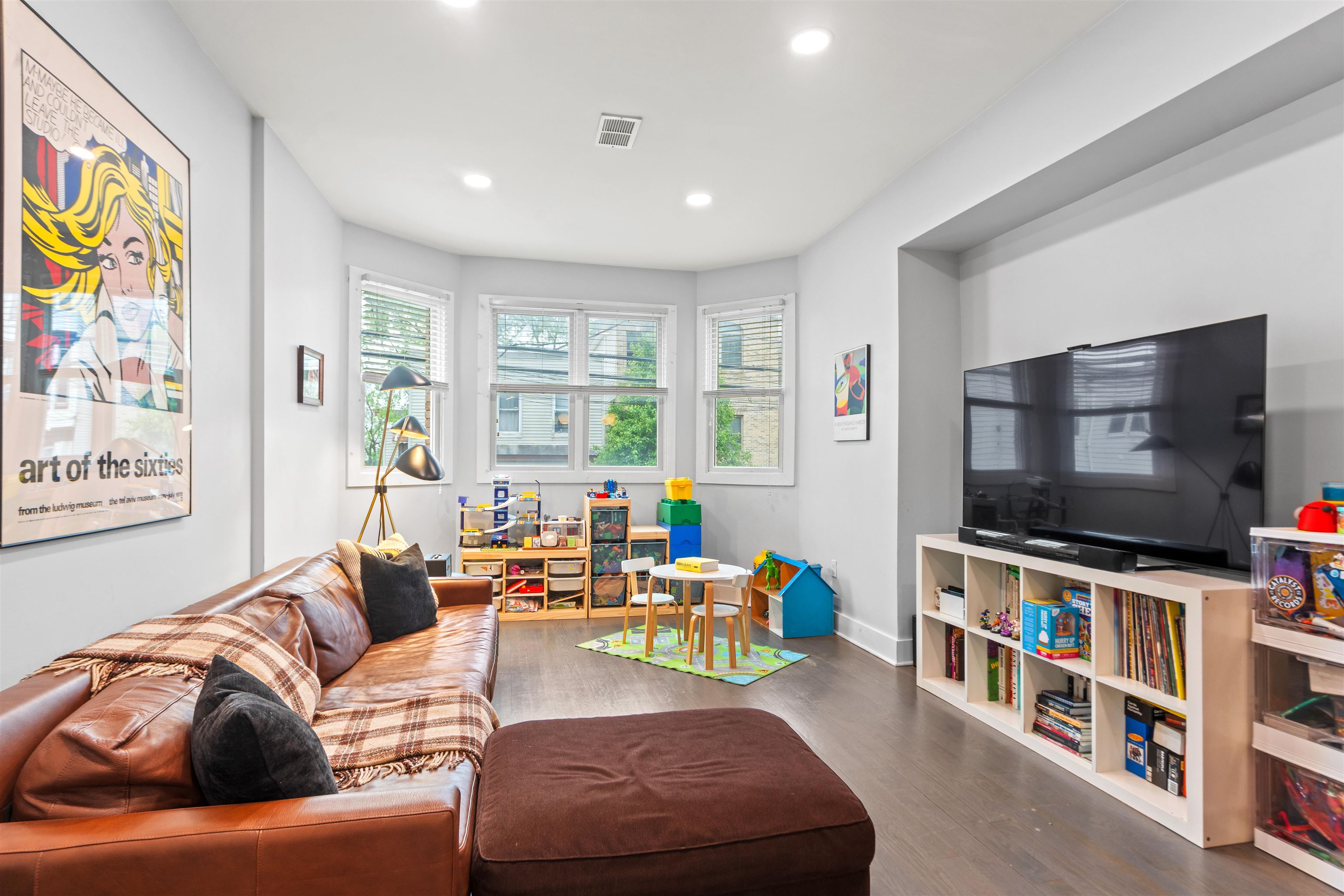Jersey City, New Jersey, 07307, United States, 3 Bedrooms Bedrooms, ,2 BathroomsBathrooms,Residential,For Sale,1916782