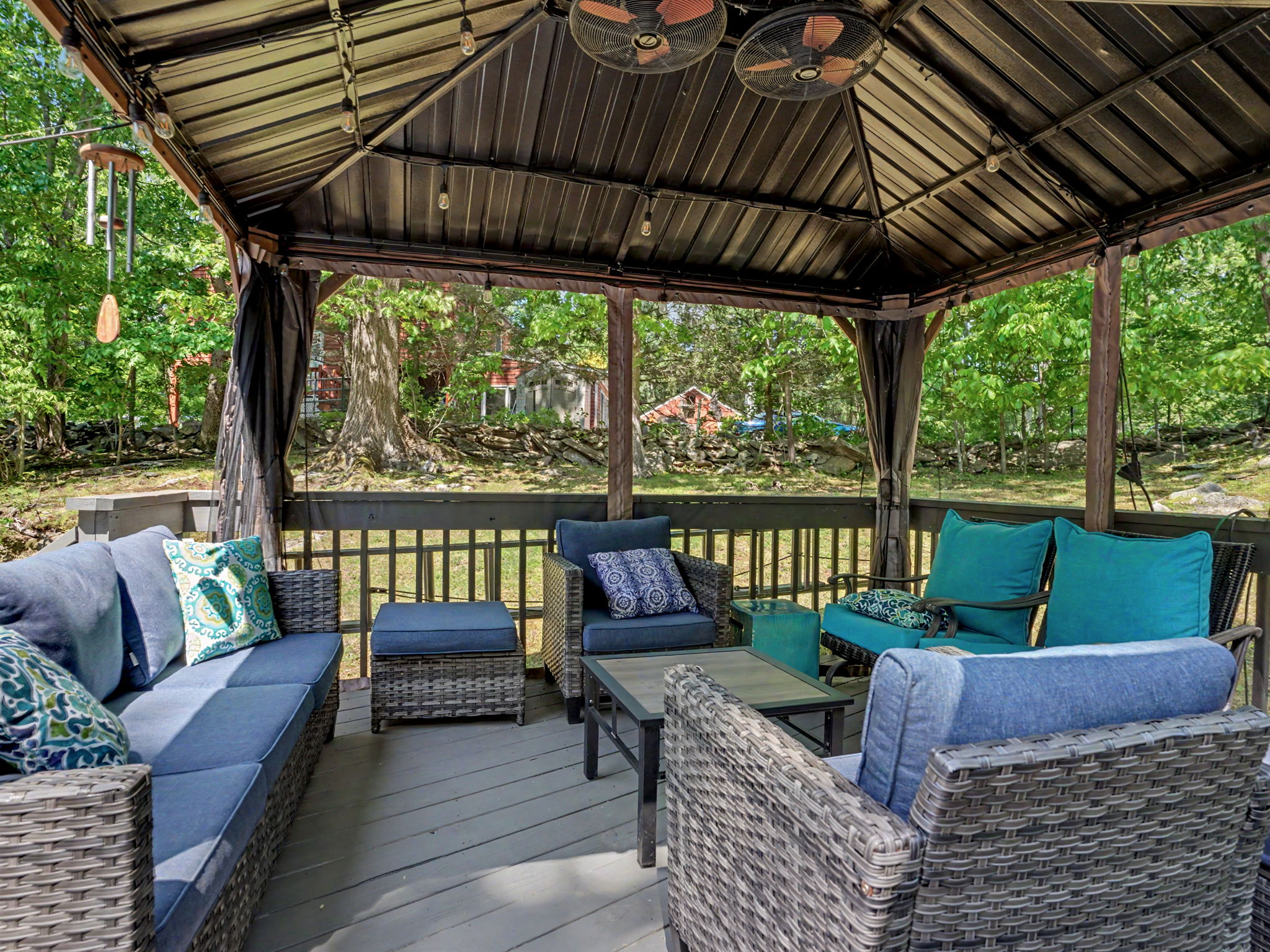  Hilltop Lake Hills Oasis with Renovated Chef