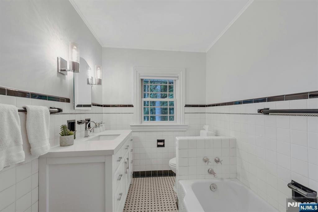 Ramsey, New Jersey, 07446, United States, 6 Bedrooms Bedrooms, ,5 BathroomsBathrooms,Residential,For Sale,1847263