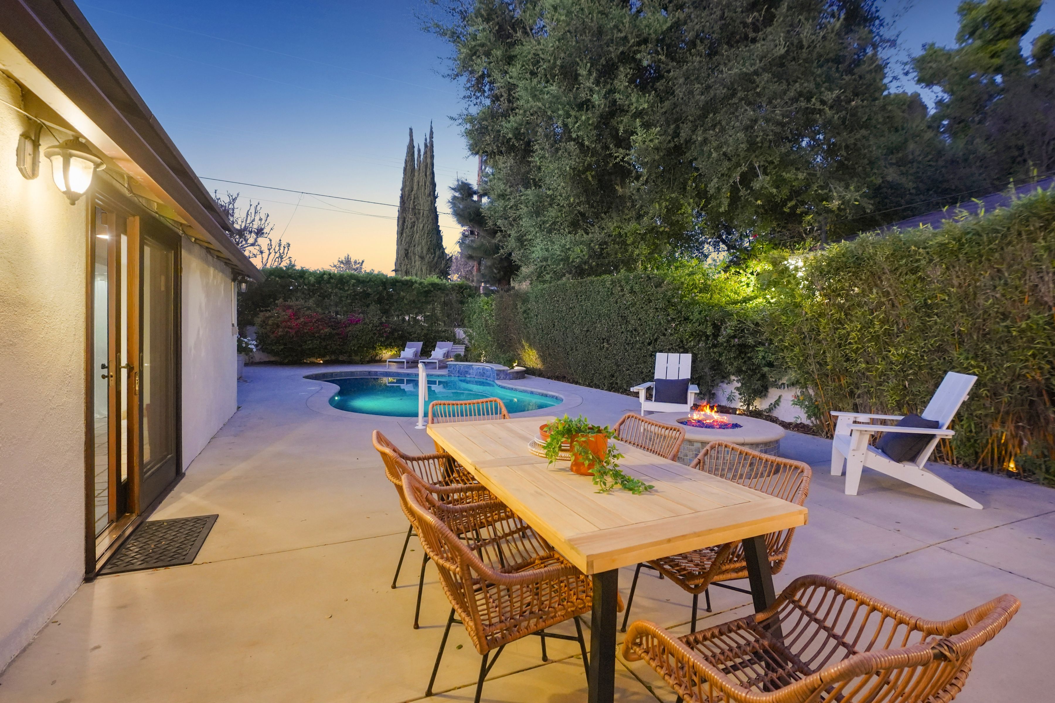  11593 Kling Street - 物件實景