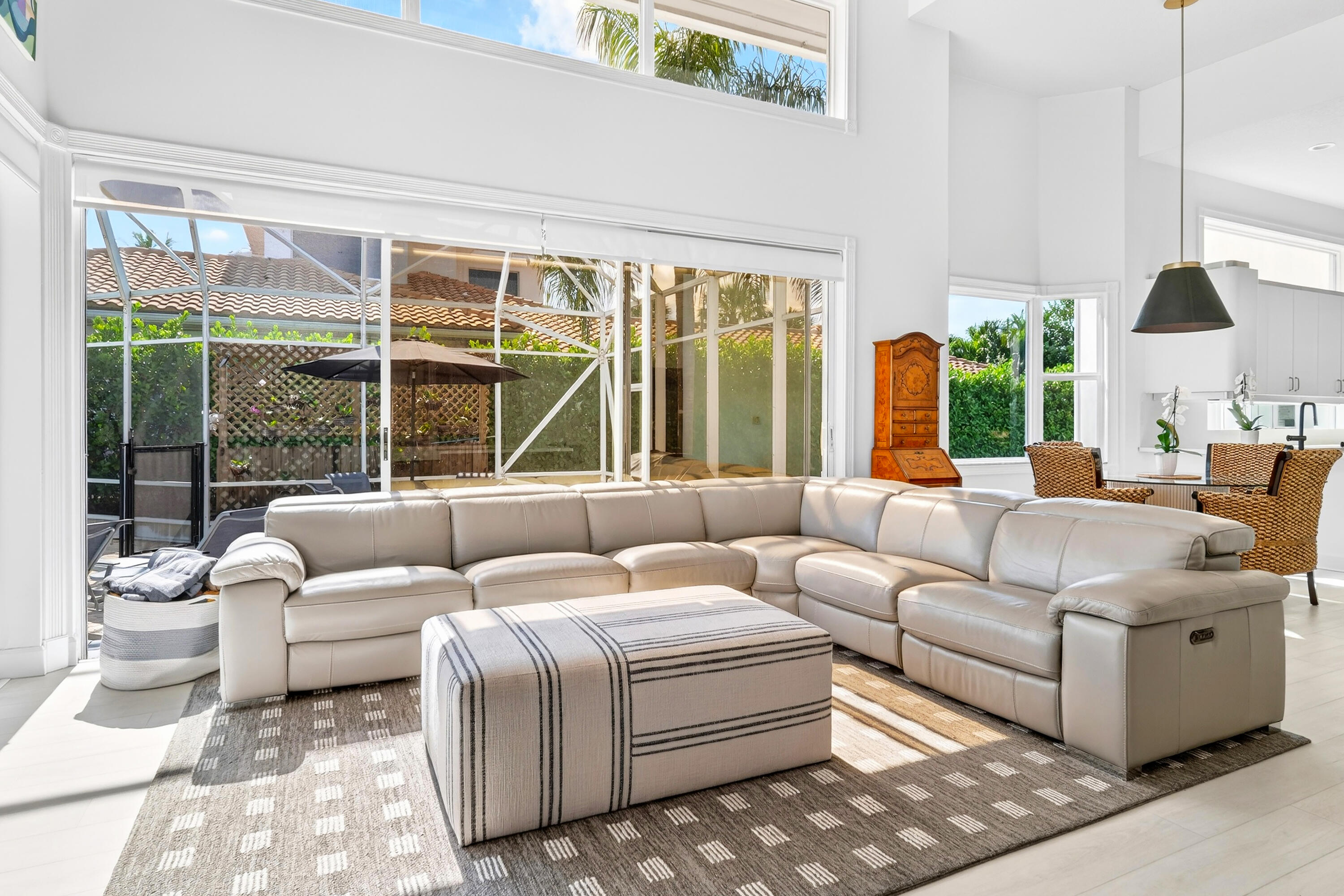 West Palm Beach, Florida, 33401, United States, 4 Bedrooms Bedrooms, ,5 BathroomsBathrooms,Residential,For Sale,2002916