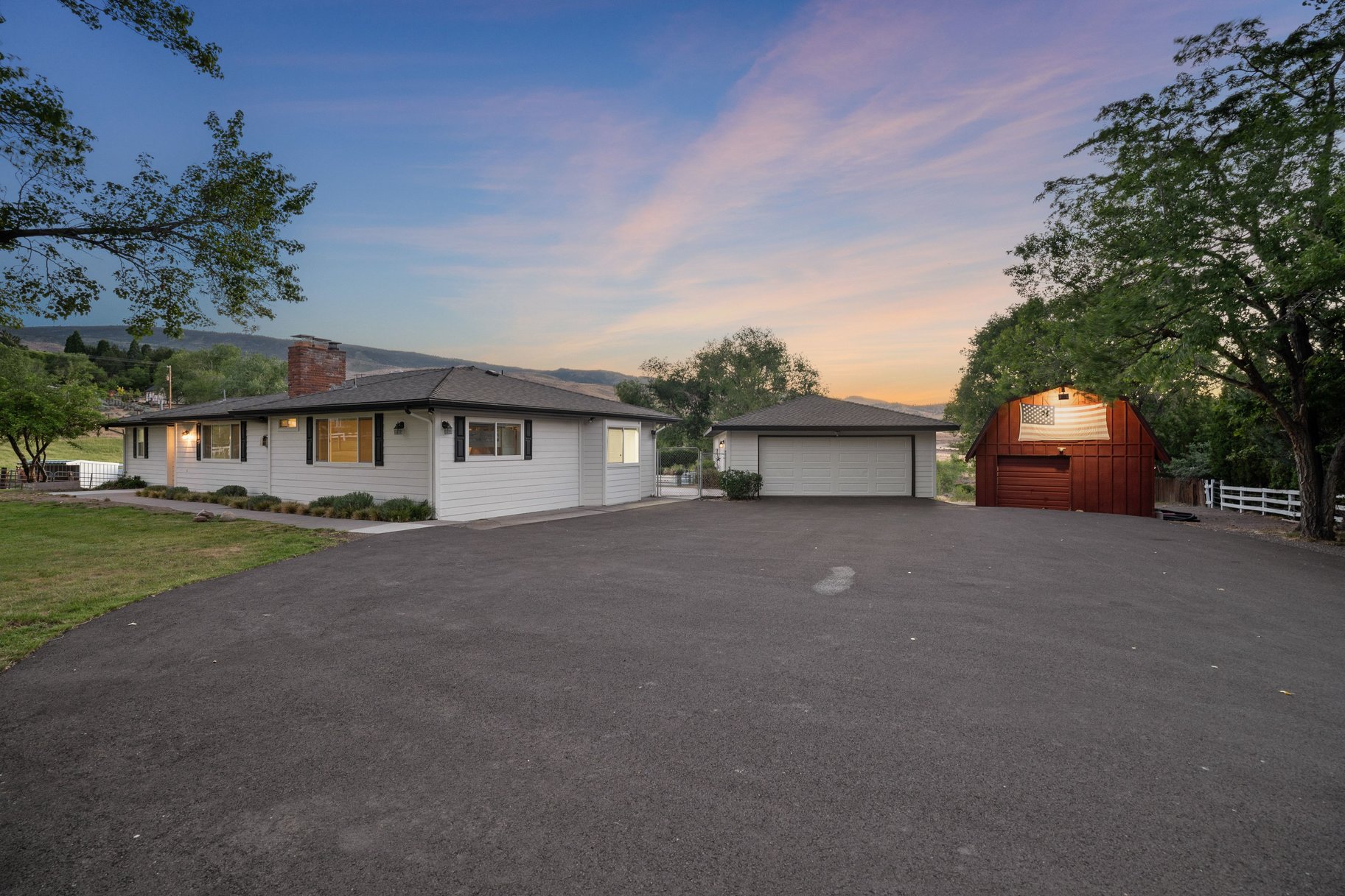  3855 Fairview Road - 物件實景