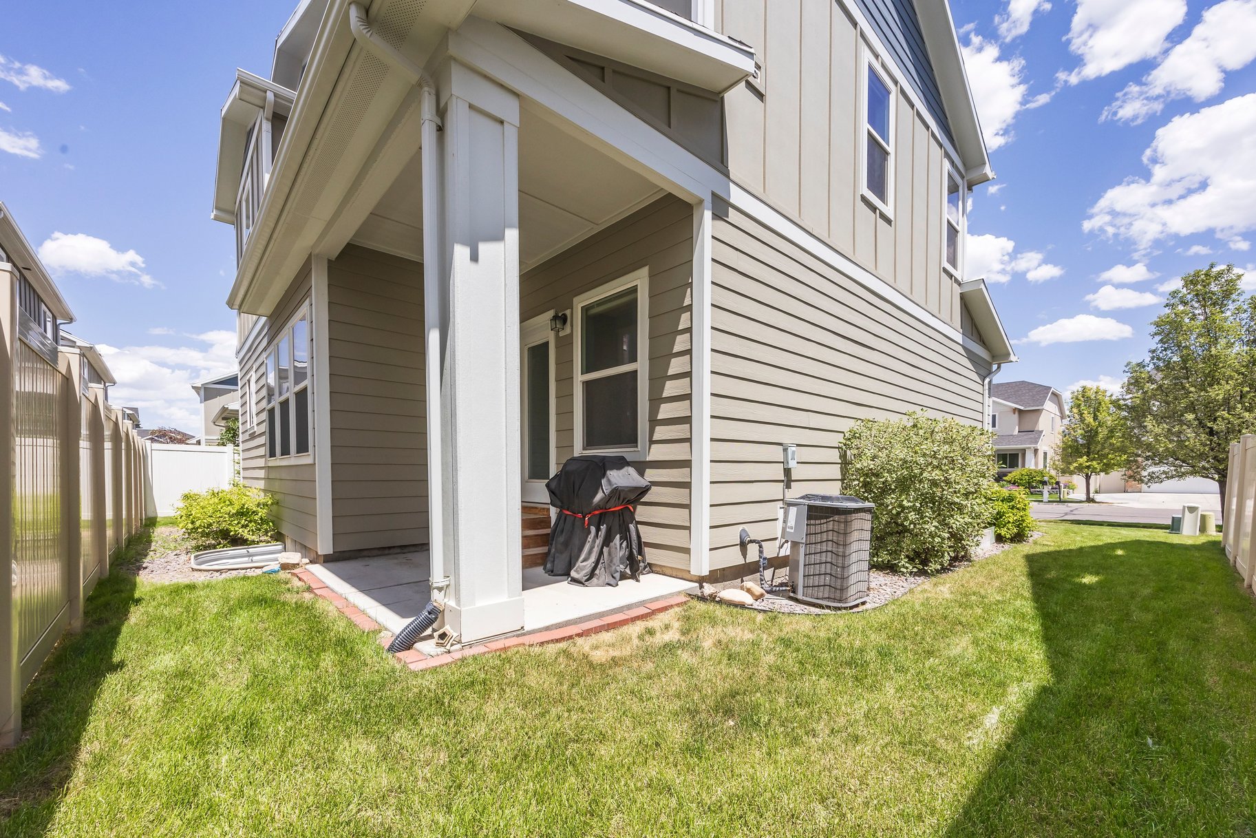  Walk to Shops, Cafés & Mountain View Village — Fully Finished Herriman Two-Story - 物件實景