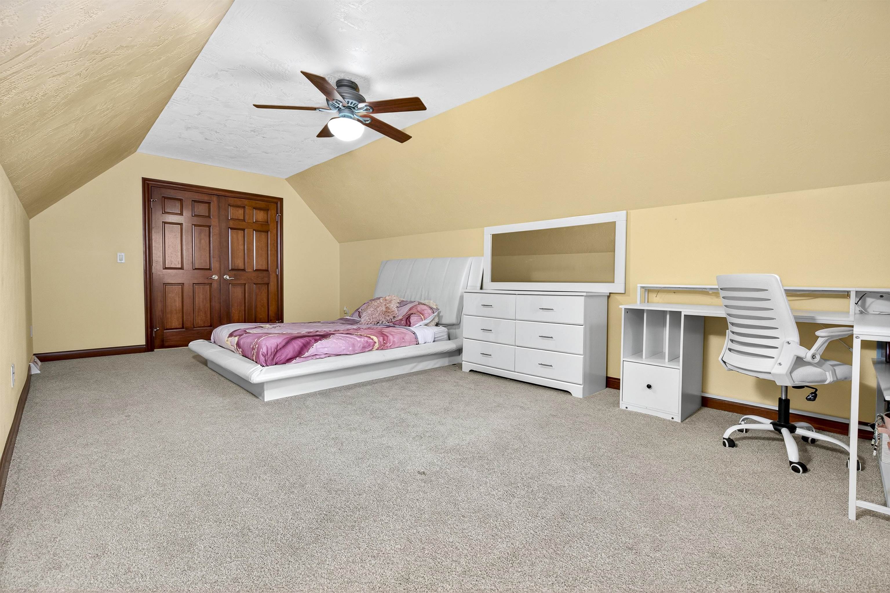 NEENAH, Wisconsin, 54956, United States, 5 Bedrooms Bedrooms, ,6 BathroomsBathrooms,Residential,For Sale,1992991