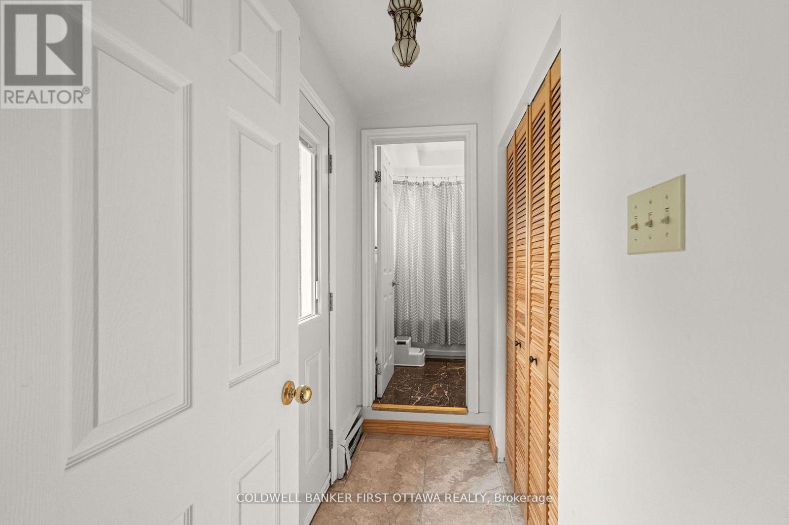 OTTAWA, Ontario, K2B 6Y5, CA, 3 Bedrooms Bedrooms, ,2 BathroomsBathrooms,Residential,For Sale,1903613