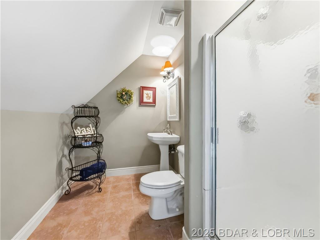 Camdenton, Missouri, 65020, United States, 4 Bedrooms Bedrooms, ,5 BathroomsBathrooms,Residential,For Sale,1989122