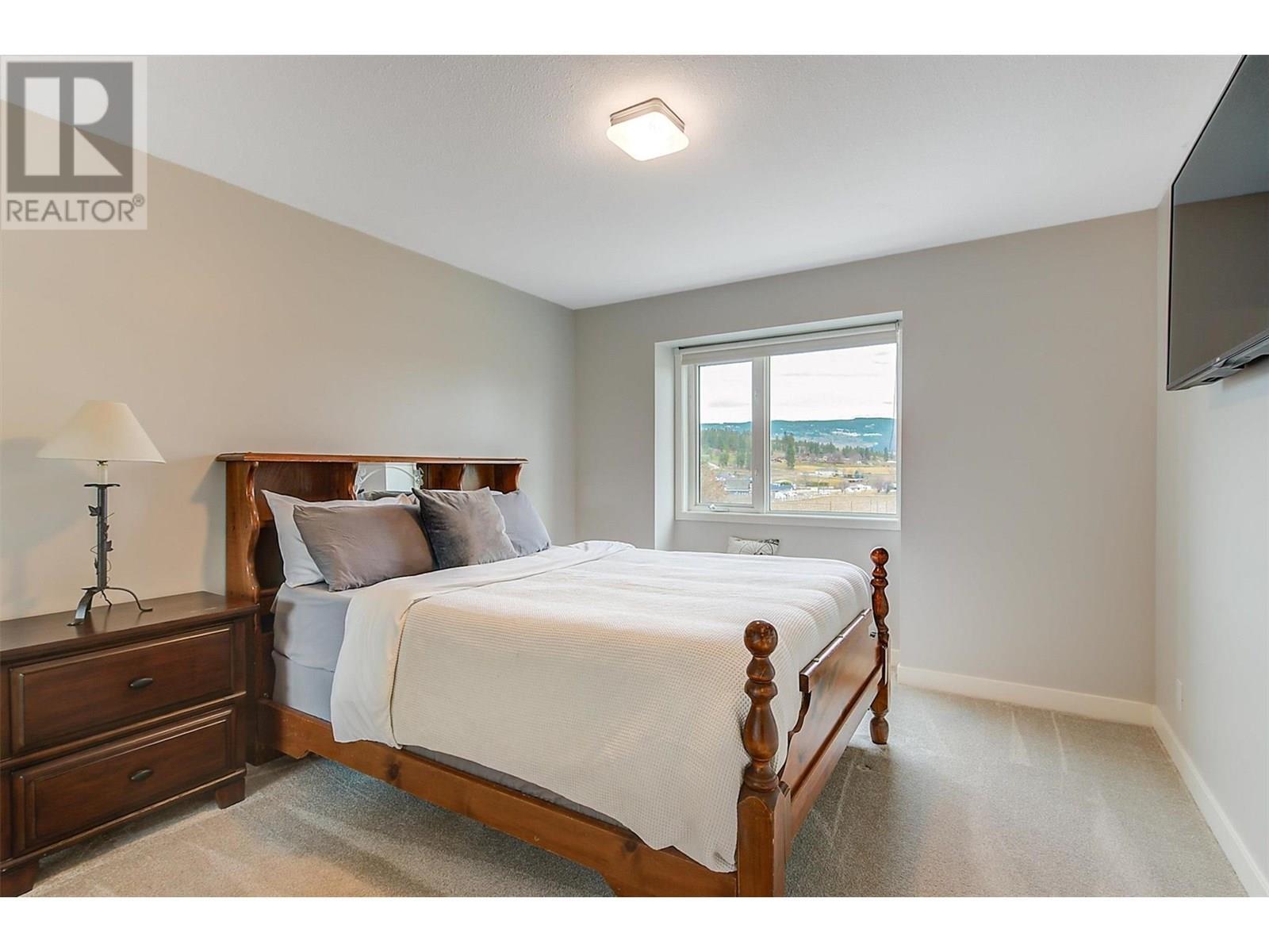 KELOWNA, British Columbia, V1V 2G6, CA, 5 Bedrooms Bedrooms, ,4 BathroomsBathrooms,Residential,For Sale,1838438