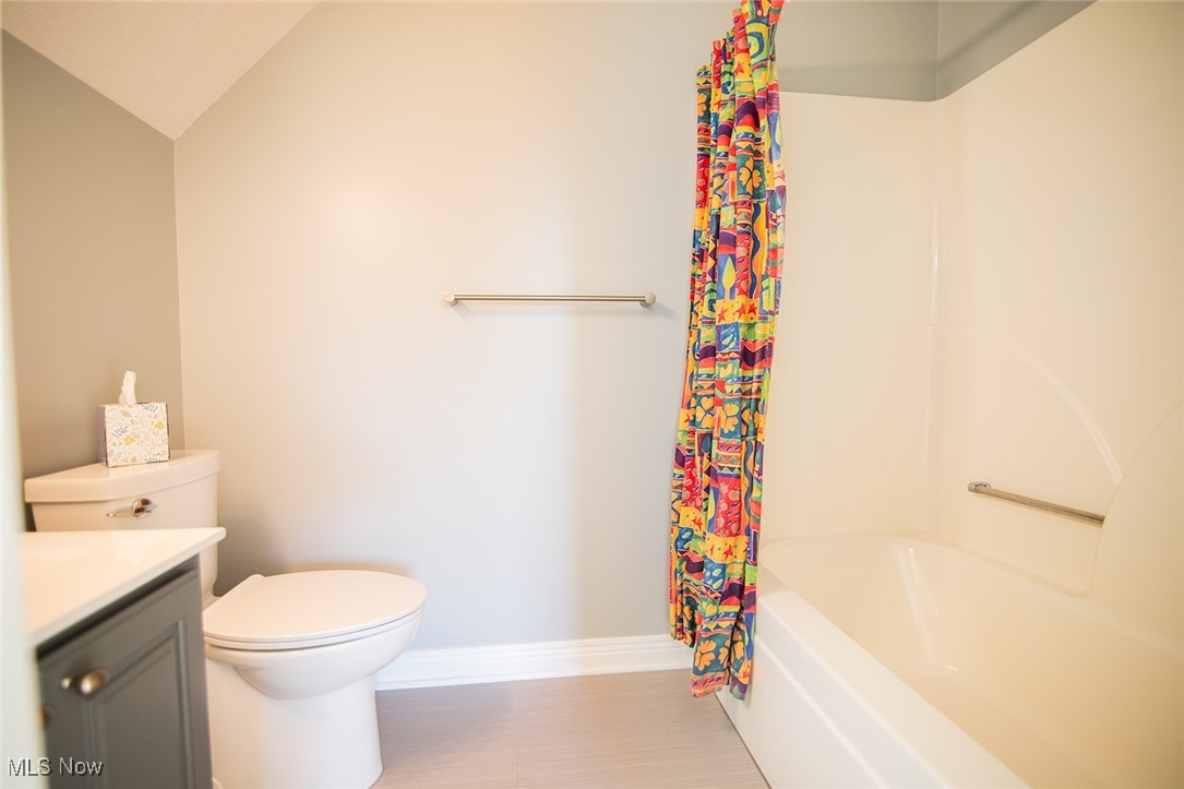 Vienna, West Virginia, 26105, United States, 4 Bedrooms Bedrooms, ,5 BathroomsBathrooms,Residential,For Sale,1987496