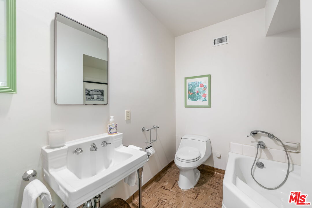 Los Angeles, California, 90049, United States, 4 Bedrooms Bedrooms, ,3 BathroomsBathrooms,Residential,For Sale,1805852