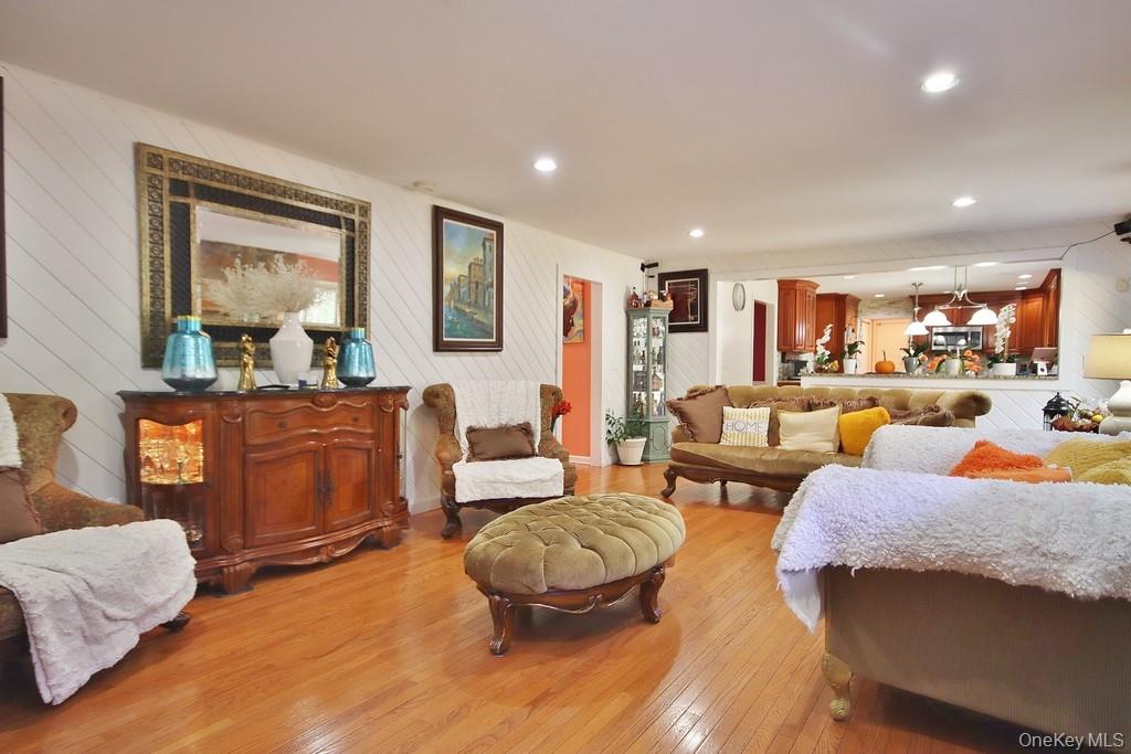 Chester, New York, 10918, United States, 4 Bedrooms Bedrooms, ,4 BathroomsBathrooms,Residential,For Sale,1979405