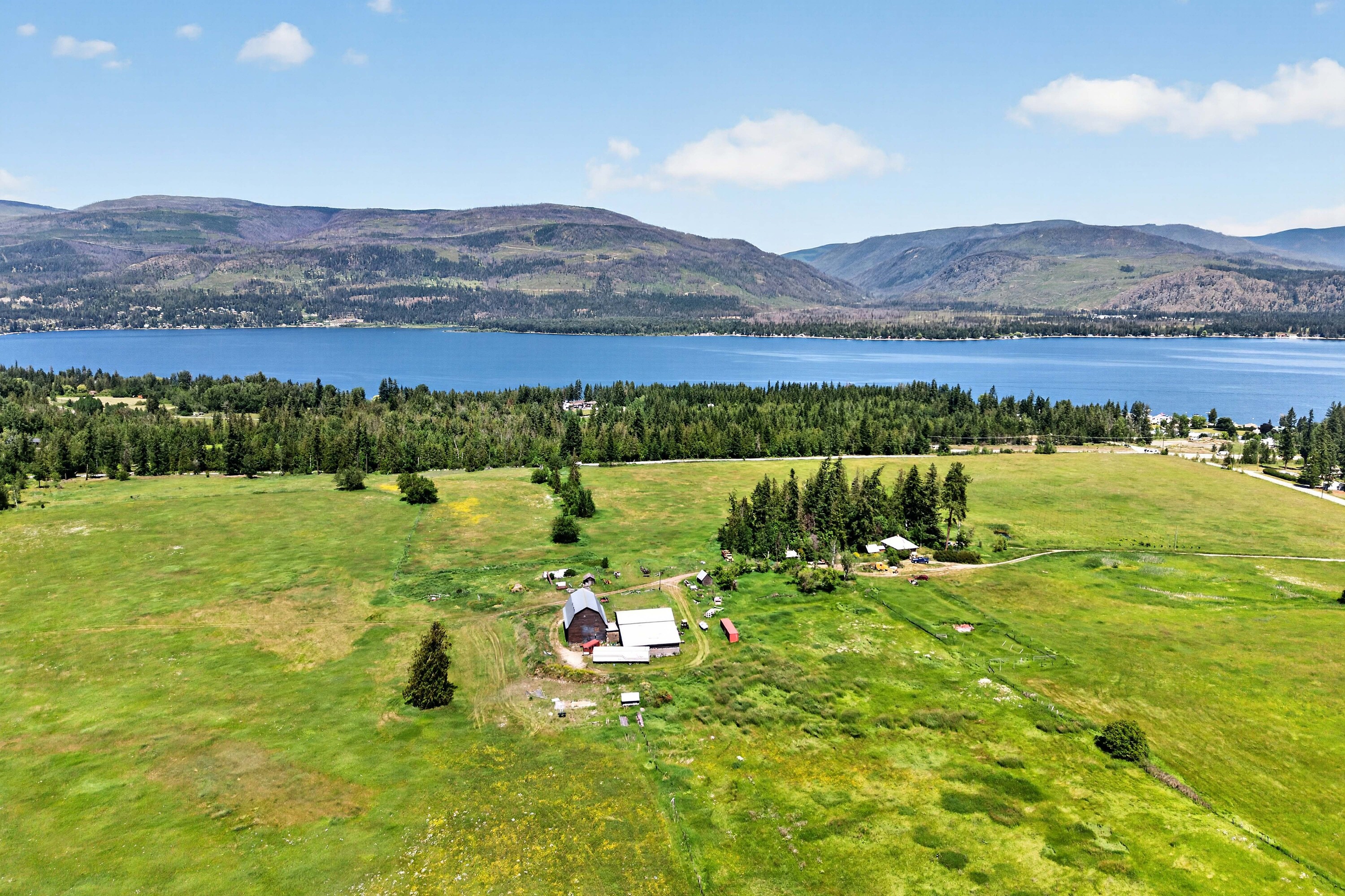  158 Acre Lakeview Homestead - 物件實景