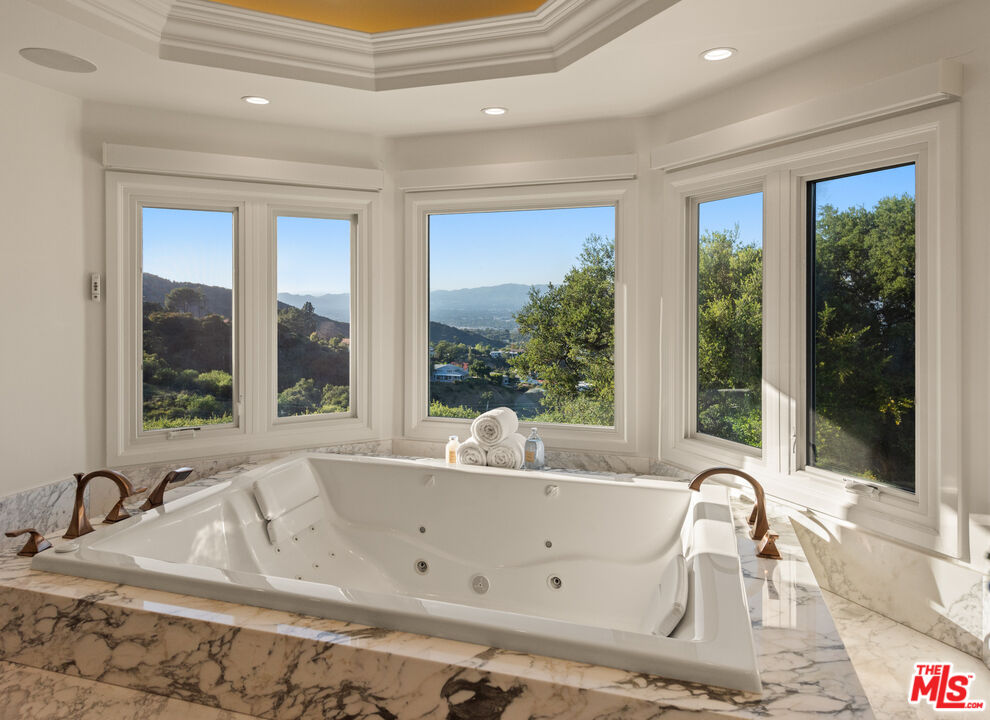 Los Angeles, California, 90049, United States, 5 Bedrooms Bedrooms, ,4 BathroomsBathrooms,Residential,For Sale,1889913