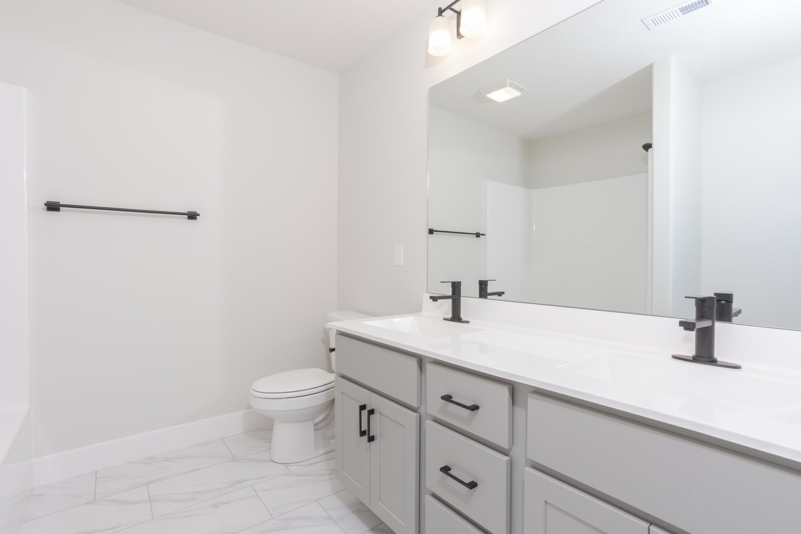 Bloomington, Illinois, 61705, United States, 5 Bedrooms Bedrooms, ,4 BathroomsBathrooms,Residential,For Sale,1926281
